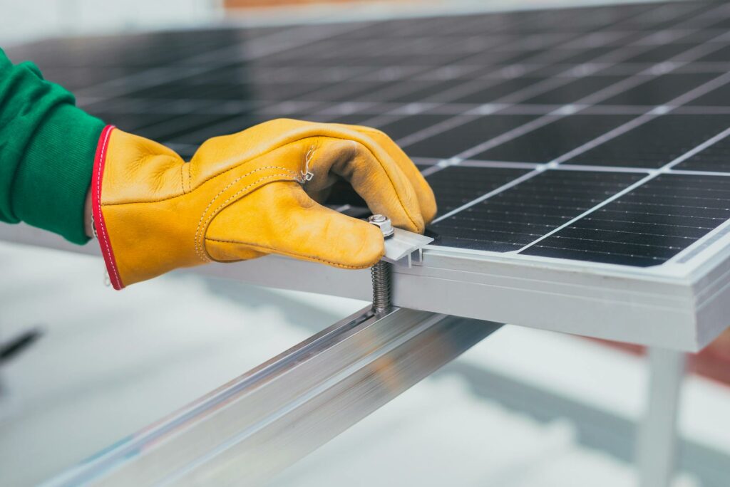 Systemy JIG IT firmy Rockler ułatwiają montaż zawiasów